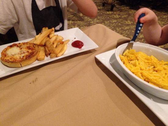 Smokehouse Grill at the Split Rock Resort